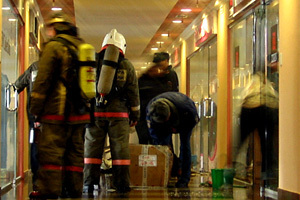300 человек эвакуированы при пожаре в торговом комплексе в Омске 