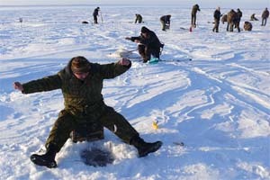 Соревнования по зимней рыбалке прошли среди военнослужащих СибВО