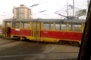 Трамвай сошел с рельсов в Барнауле