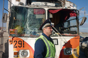 Восемь человек пострадали при столкновении троллейбуса с автобусом в Новосибирске
