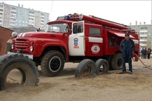 Пожарные эвакуировали 35 человек из-за пожаров в жилых домах Читы