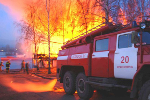 Плавучее кафе сгорело утром 27 апреля в Красноярске