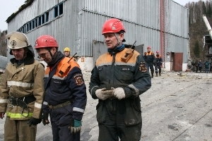Спасательные работы на шахте "Распадская" в Кузбассе ведутся круглосуточно
