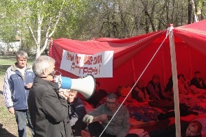Голодовка бывших работников «Алтайского трактора» проходит в Рубцовске