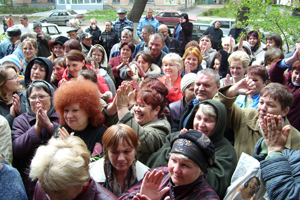 Работники «Алтайского тракторного завода» завершили голодовку в Рубцовске
