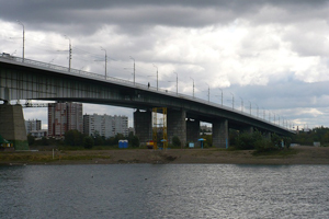 Женщина прыгнула с моста в Красноярске, привязав к себе сына: ребенок погиб