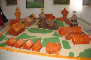 Воспитанник интерната создал деревянный макет Красноярского острога