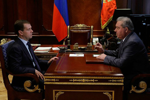 Губернатор Омской области — Медведеву: «Военные привыкают к своему лечению»