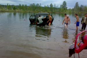 Трое детей захлебнулись в затонувшем автомобиле в Иркутской области