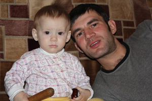 Житель Омской области вместе с трехлетней дочерью найден мертвым в своей машине