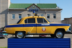 Памятник автомобилю ГАИ появился в Хакасии