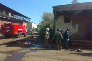 Три человека пострадали в Иркутске при пожаре в помещении ООО «Вторчермет»